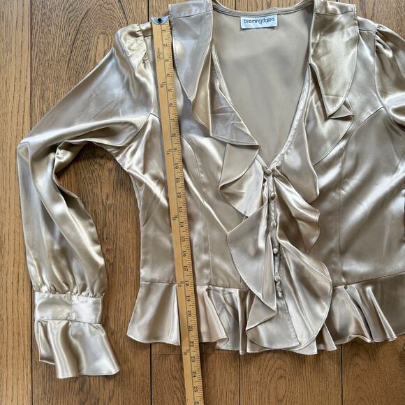 Vintage Satin Ruffle Peplum Blouse SZ L Poet Sleeve Tan V Neck Button Up Romanti - Picture 7 of 8